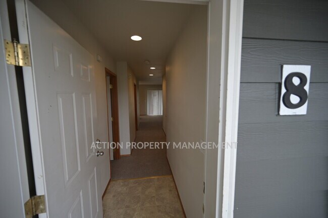 Foto del edificio - 2 bed 1 bath, top floor apartment in Port Angeles, close to Peninsula College and the Olympic Nat...