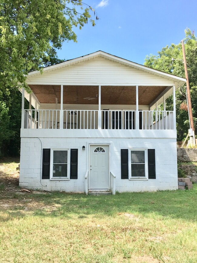 Building Photo - 731 Silver St