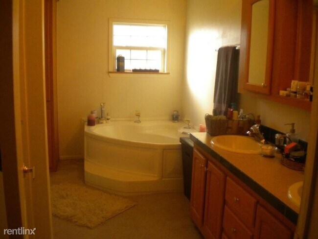 Building Photo - 3 br, 2 bath House - 320 Ridgeview drive