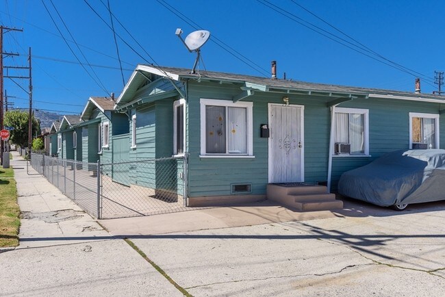 Building Photo - 376 W Sepulveda St