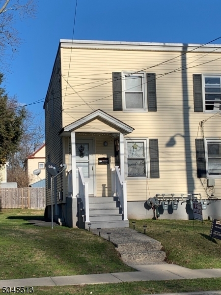Building Photo - 256 62 Grove St