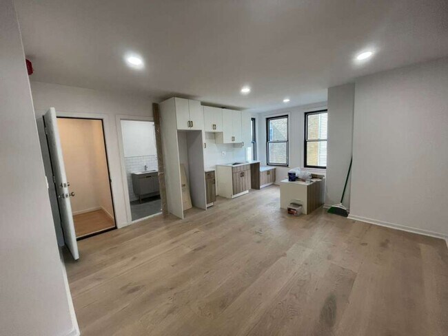 Foto del edificio - Beautiful newly renovated 1-bedroom available