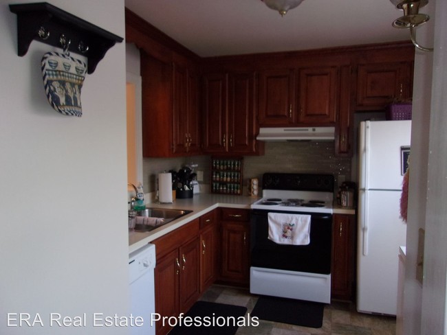 Building Photo - 3 br, 2 bath House - 924 Lucas Creek Road #3