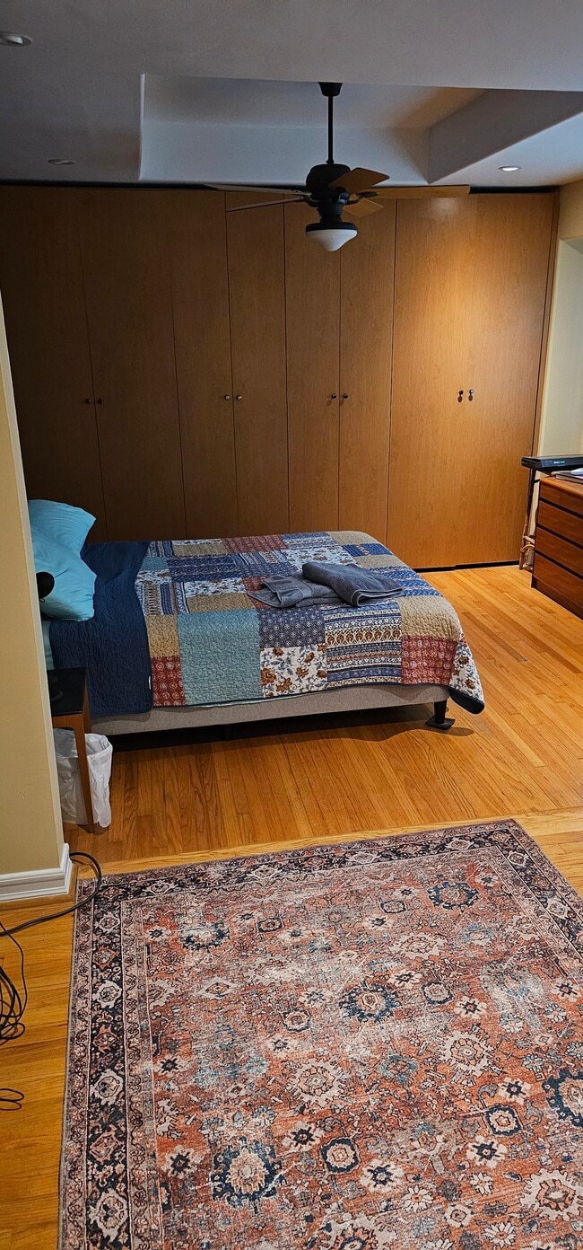 Foto del edificio - 1301 Lynngrove Dr