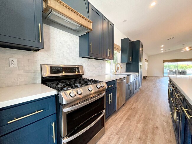 Foto del edificio - COMING SOON! Impressive 3 Bedroom 2 Bathro...