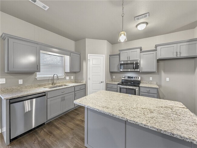 Foto del edificio - 195 E 2nd St