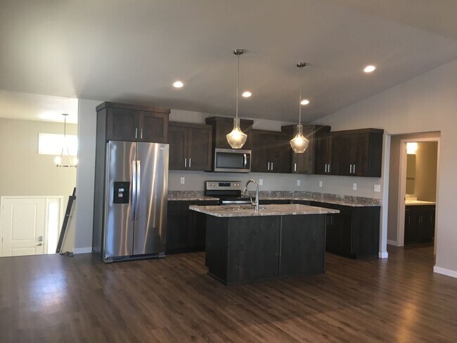Foto del edificio - 4 Bed / 3 Bath House - Eagle Valley