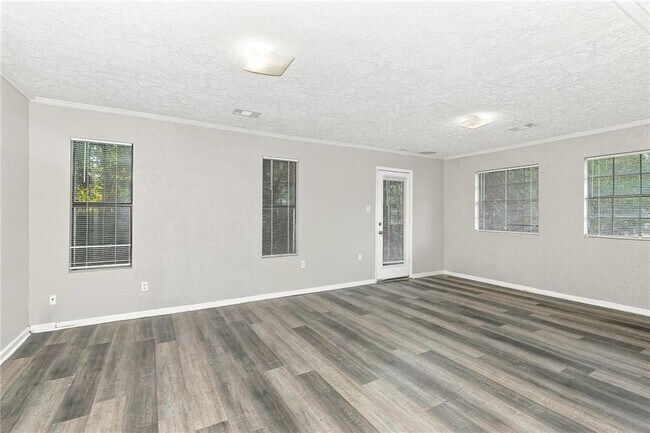 Building Photo - 596 Crestmont Ct