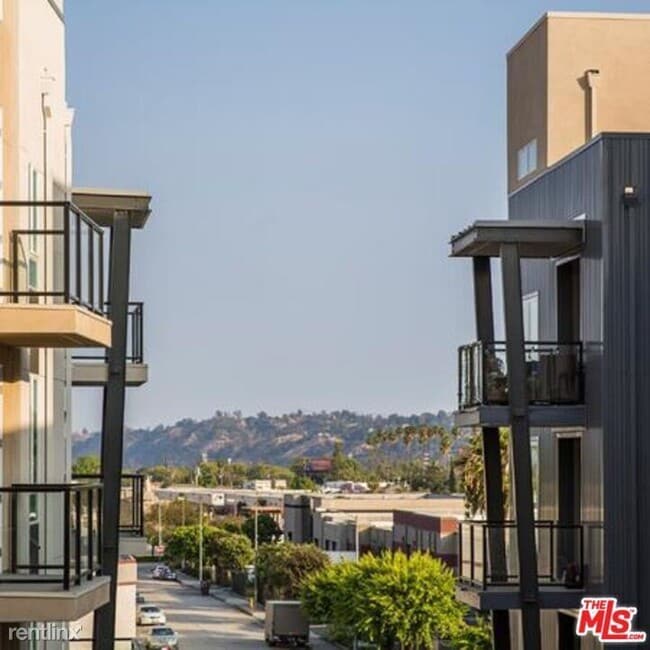 Building Photo - 1 br, 1 bath House - 435 Los Feliz #226
