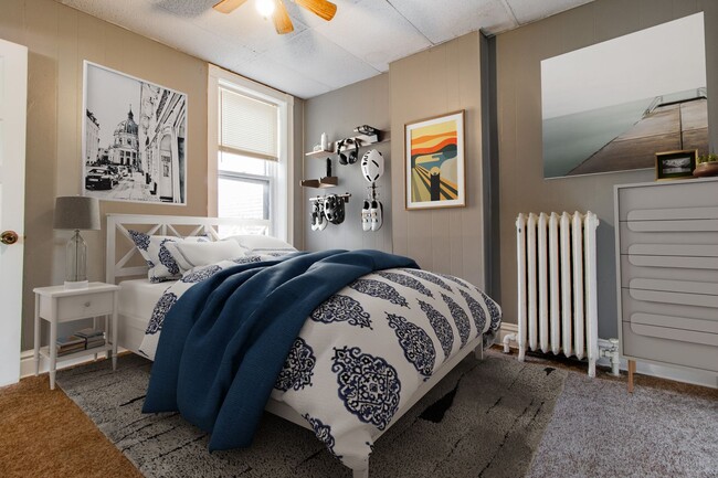 Foto del edificio - AVAILABLE JULY - 2 Bedroom 1 Bath Apartmen...