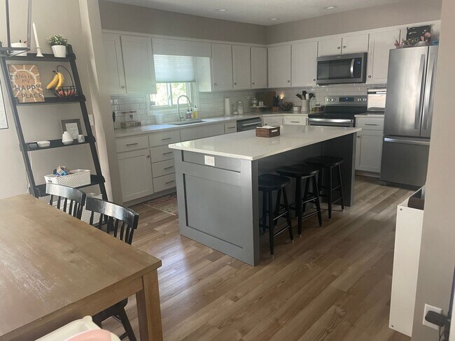 Foto del edificio - Beautifully Updated Pepperwood Three Bedroom!