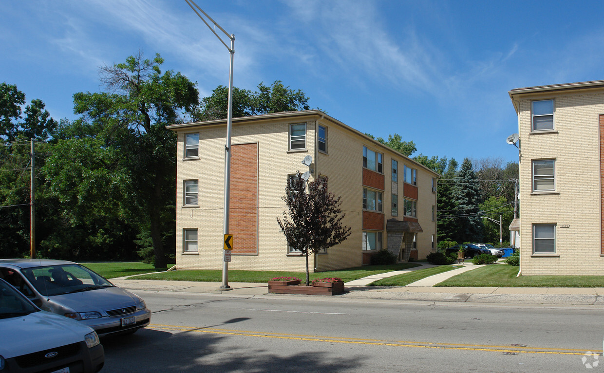 8674 Grand Ave, River Grove, IL 60171 - Apartments In River Grove, IL ...