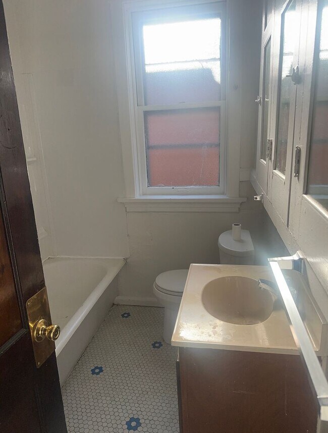 Building Photo - 5847 Goener Ave