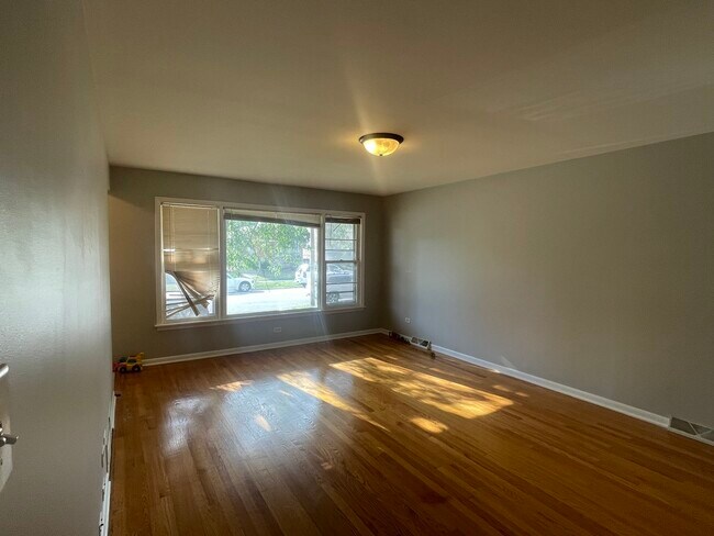 Building Photo - 411 Yates Ave