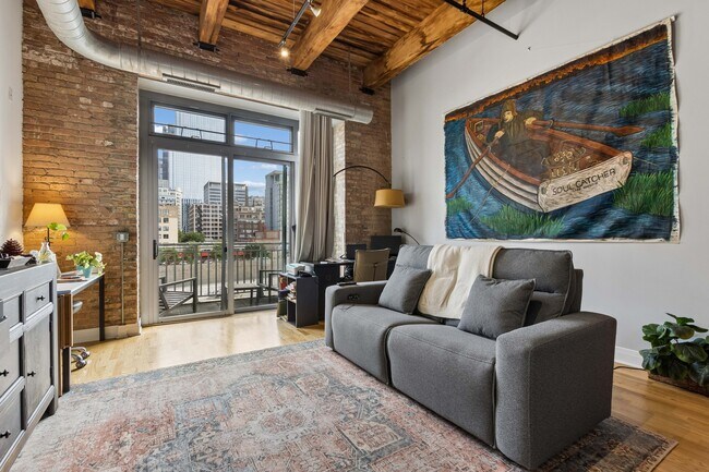 Foto del edificio - 770 W Gladys Ave
