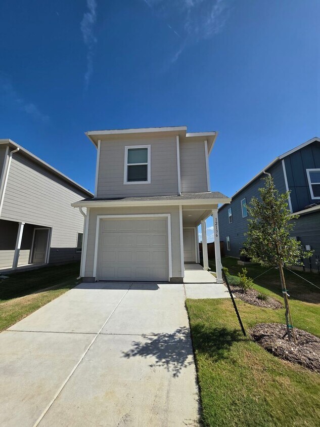Foto principal - Chic, Compact, and Brand-New in Foree Ranch