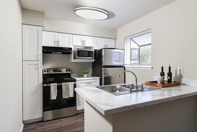 Building Photo - Cricket Hollow Apartments