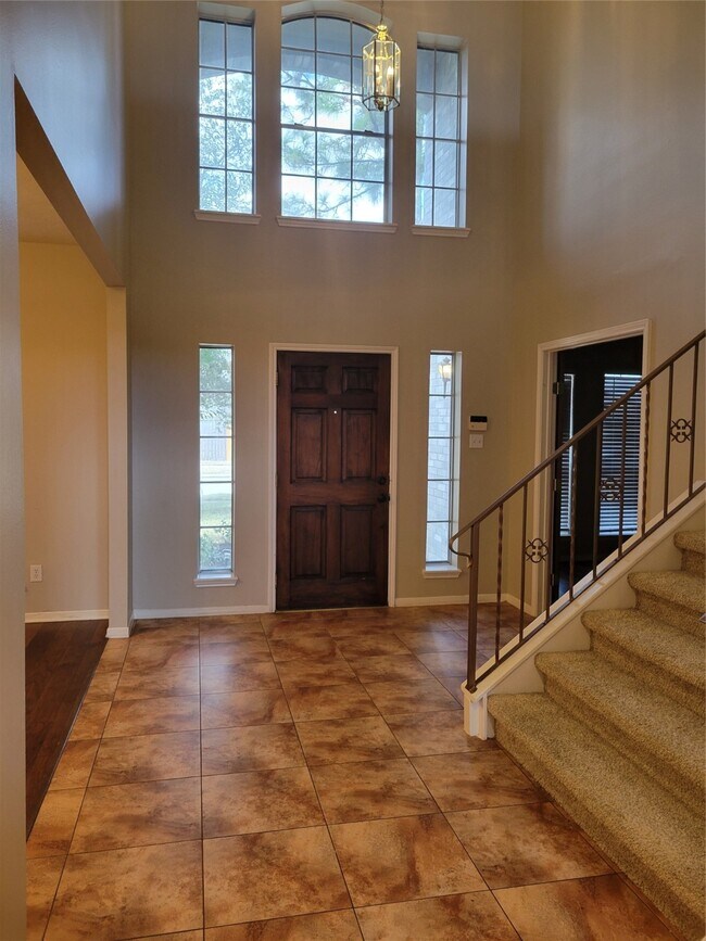 Foto del edificio - 3715 Pinehurst Dr