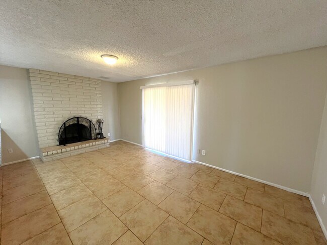 Building Photo - 708 N San Jose Cir