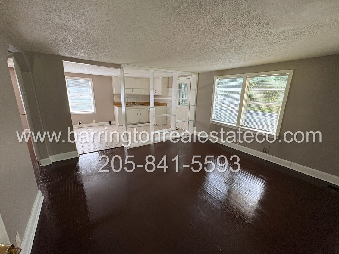 Building Photo - 1109 Oakwood St