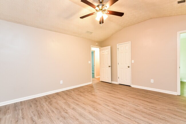 Building Photo - 5866 Homestead Cir