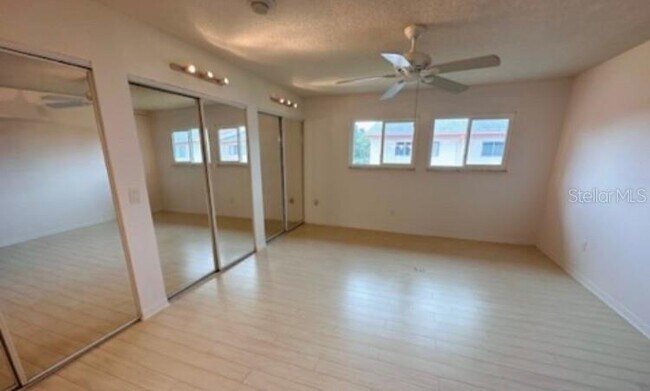Foto del edificio - 5855 16th St S