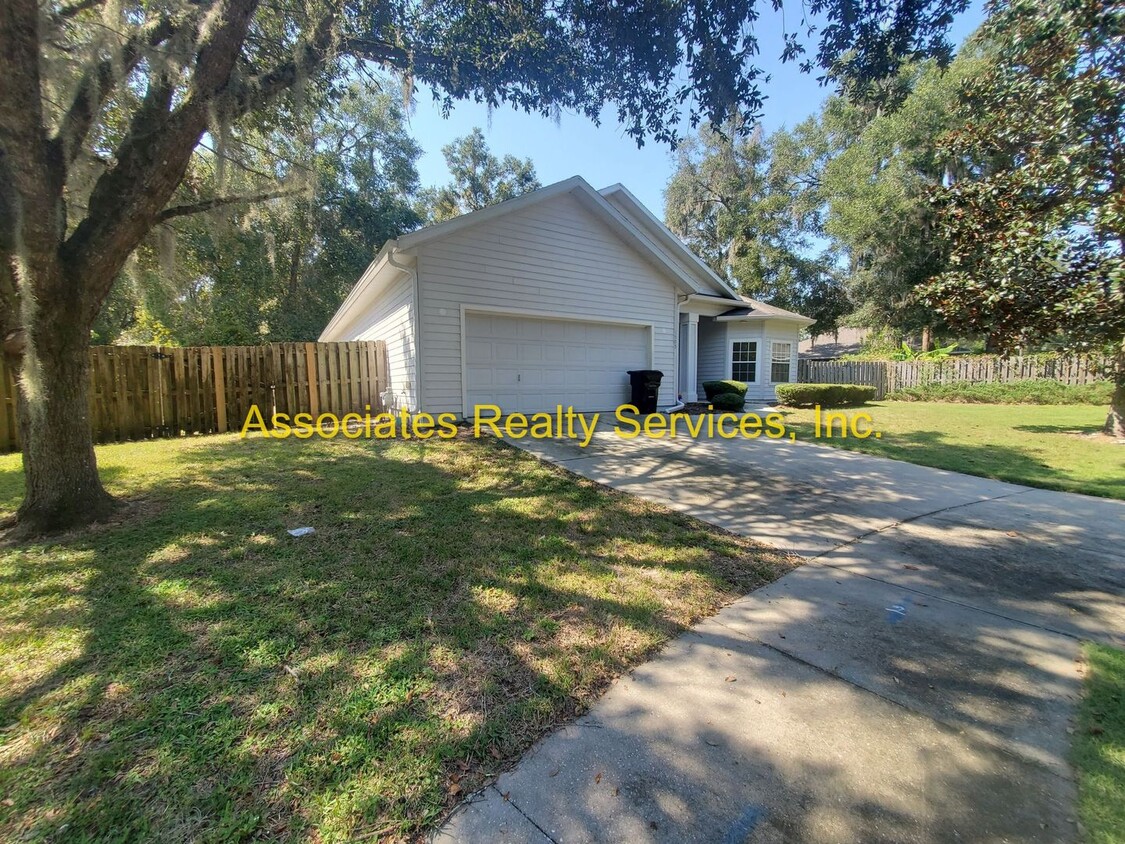 Primary Photo - Just reduced! 4 Bed/ 2 Bath 2200sqft Singl...