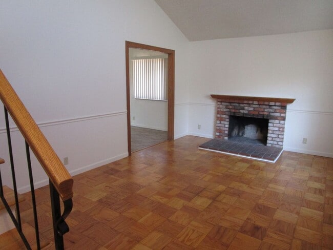Building Photo - 1001 Mockingbird Ln