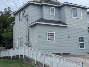 Building Photo - 885-887-887 Sagewood Trail