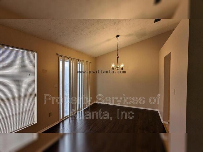 Foto del edificio - 237 Red Oak Ct