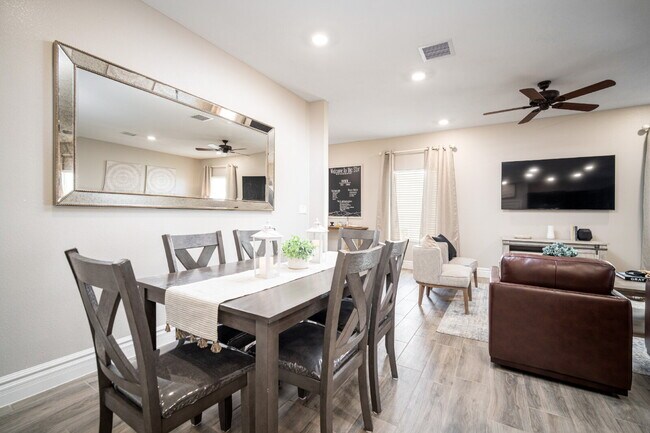 Foto del edificio - "Spacious 3-Bedroom Duplex with Granite Elegance in El Paso – 1469 Sq Ft of Modern Comfort!"