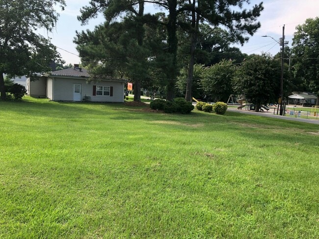 Building Photo - 107 Smith St