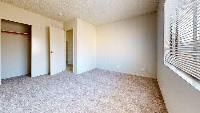 Building Photo - 11938 York Ave