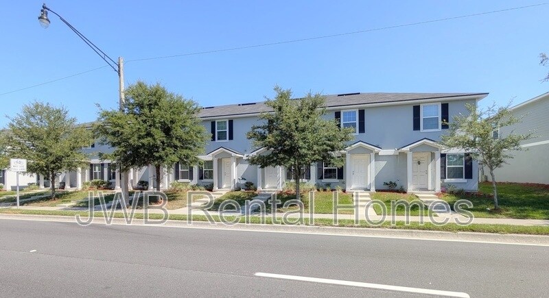 Foto principal - 8452 McGirts Village Ln