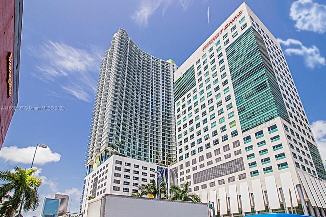 Foto del edificio - 185 SW 7th St