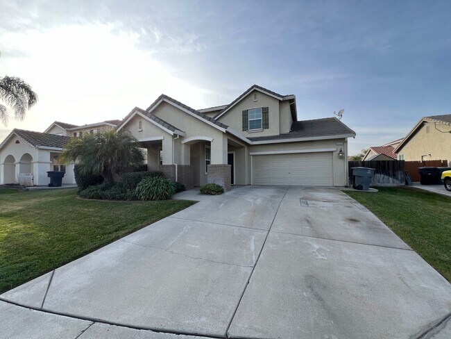 Foto del edificio - Large Two Story Crossroads Home!