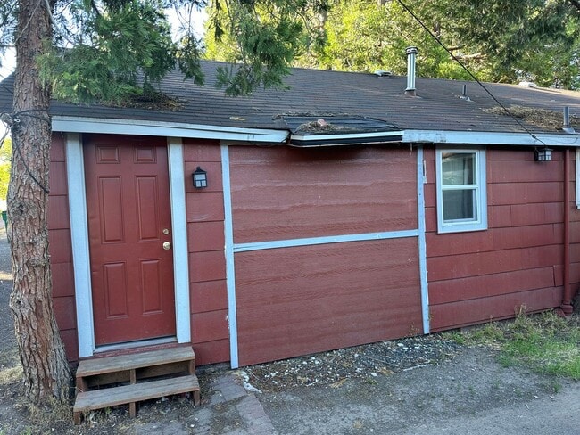 Building Photo - 741 1/2 N Alameda