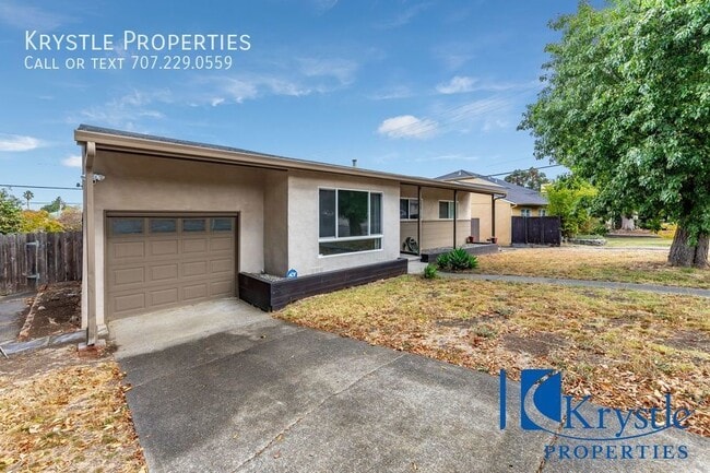 Building Photo - Lovely, updated home with large yard and A/C