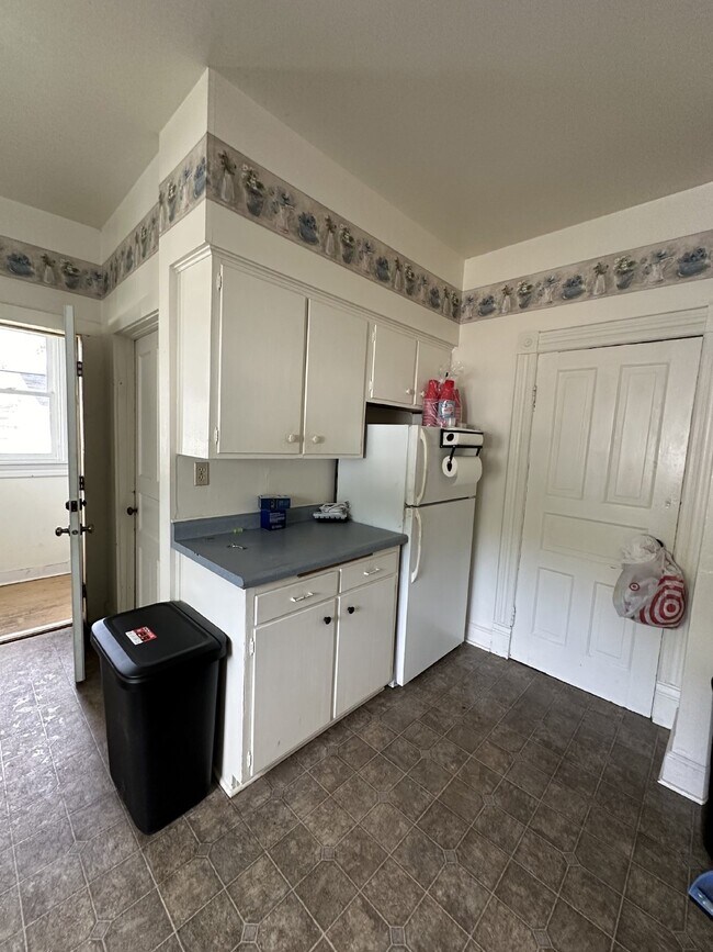 Building Photo - Great 6 bed 3 bath not far from UWEC! Available June 1st