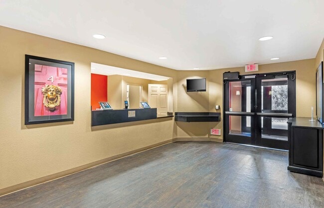Building Photo - Furnished Studio-Billings - West End