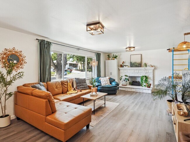 Foto del edificio - 4 Bedroom Single Family Home in Colorado S...