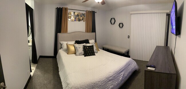 Master Bedroom - 5065 Twilight Canyon Rd