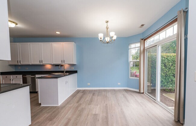 Building Photo - 2550 Evergreen Cir