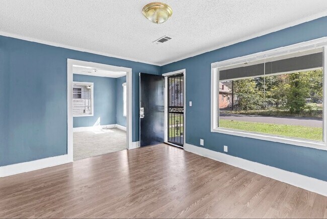 Foto del edificio - Beautifully Renovated 4 Bedroom 2 Bath Hom...