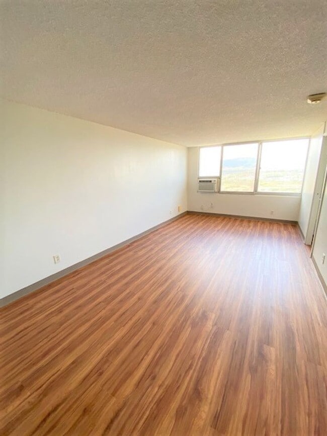 Building Photo - Studio unit at Century Park Plaza