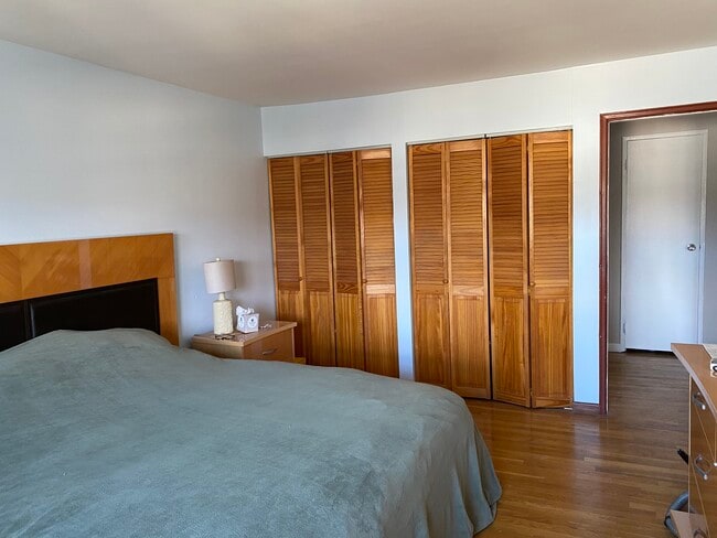 Building Photo - 364 Hoover Ave