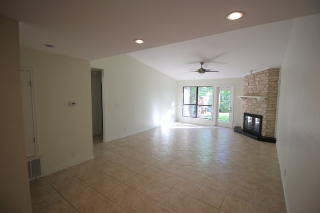 Building Photo - 3617 Doe Trl