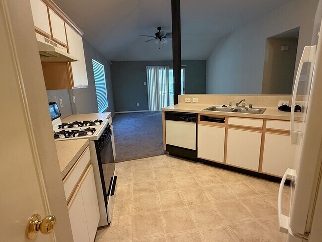 Building Photo - 2746 Georgina Falls Dr