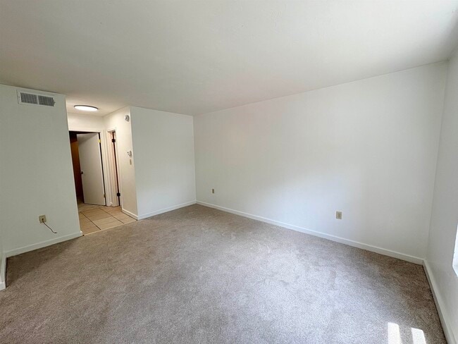 Building Photo - 1530 Live Oak Dr
