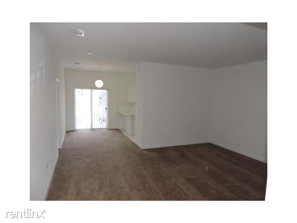 Building Photo - 372 NE 26th Pl